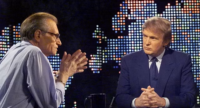 Larry King là bạn thân của cựu TT Donald Trump và từng phỏng vấn ông rất nhiều lần.