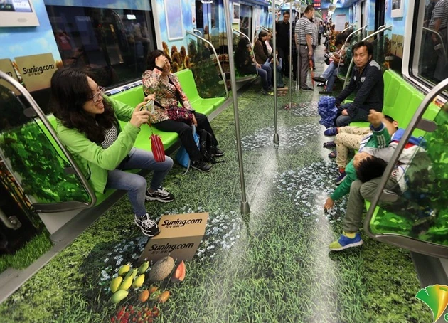 Hành khách đi tàu thích thu khi được đi chuyến tàu 3D độc đáo này
