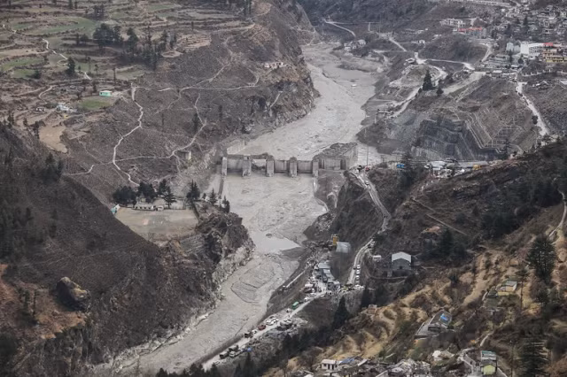 Thời gian cạn dần với những người mắc kẹt trong thảm họa sông băng ở Ấn Độ ảnh 3