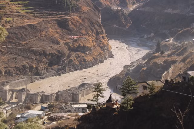 Thời gian cạn dần với những người mắc kẹt trong thảm họa sông băng ở Ấn Độ ảnh 4