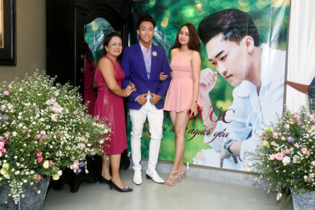 Á quân Thần tượng bolero Võ Đình Phước tình tứ bên Ngọc Trinh - Ảnh 6 A quan Than tuong bolero Vo Dinh Phuoc tinh tu ben Ngoc Trinh - Anh 6