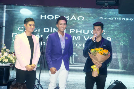 Á quân Thần tượng bolero Võ Đình Phước tình tứ bên Ngọc Trinh - Ảnh 8 A quan Than tuong bolero Vo Dinh Phuoc tinh tu ben Ngoc Trinh - Anh 8