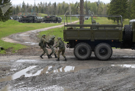 Tên lửa phòng không Nga phô diễn sức mạnh bảo vệ Moscow - Ảnh 2 Ten lua phong khong Nga pho dien suc manh bao ve Moscow - Anh 2