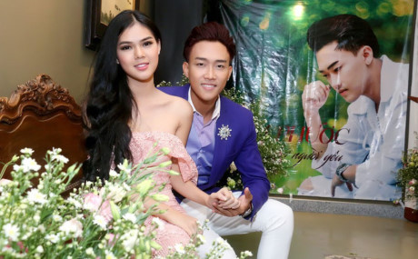 Á quân Thần tượng bolero Võ Đình Phước tình tứ bên Ngọc Trinh - Ảnh 1 A quan Than tuong bolero Vo Dinh Phuoc tinh tu ben Ngoc Trinh - Anh 1