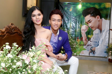 Á quân Thần tượng bolero Võ Đình Phước tình tứ bên Ngọc Trinh - Ảnh 5 A quan Than tuong bolero Vo Dinh Phuoc tinh tu ben Ngoc Trinh - Anh 5