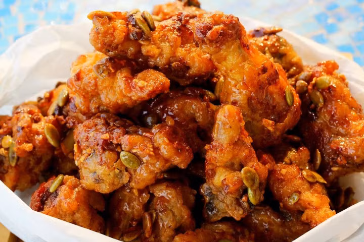 Sau khoai chiên bơ mật ong, gà bơ mật ong là món gây nghiện tiếp theo!