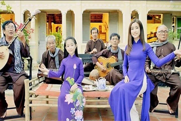 Mỹ Linh khoe thanh - sắc trong MV "Dạ cổ hoài lang"