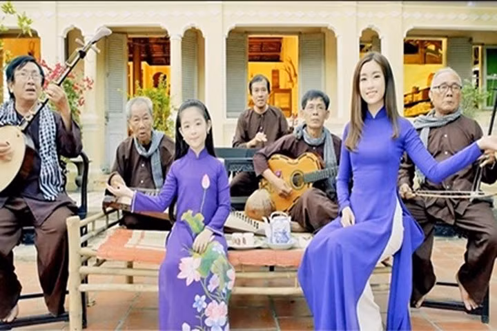 Mỹ Linh khoe thanh - sắc trong MV 'Dạ cổ hoài lang'