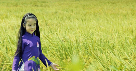 My Linh khoe thanh - sac trong MV 