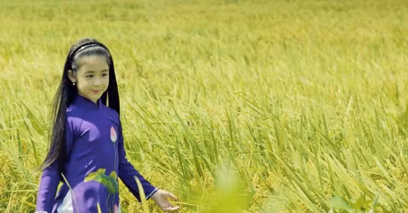 My Linh khoe thanh - sac trong MV 