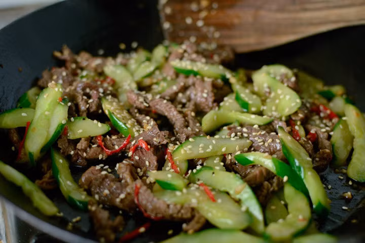 Làm món thịt bò xào dưa chuột thơm ngon, bổ dưỡng chiêu đãi cả nhà ngày cuối tuần