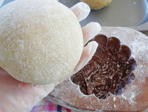 Bánh Trung thu nhân mứt khô trứng muối - 10