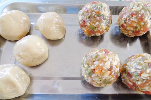 Bánh Trung thu nhân mứt khô trứng muối - 8