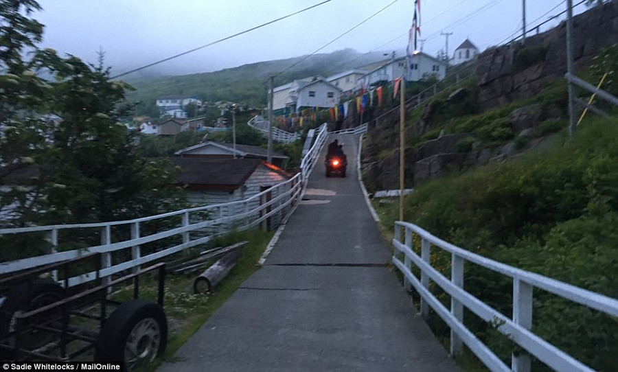 Chỉ có thuyền mới tiếp cận được Francois Chỉ có thuyền mới tiếp cận được Francois