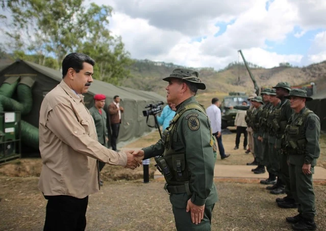 TT Venezuela Nicolas Maduro và Bộ trưởng Quốc phòng Vladimir Padrino