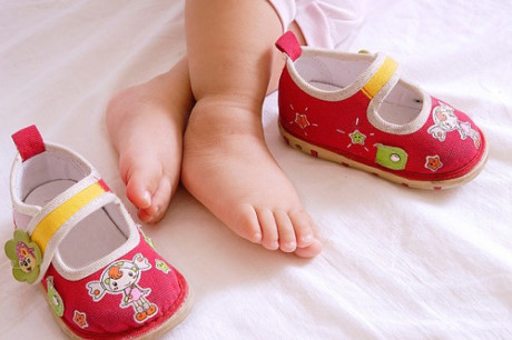 Mua giày rộng cho con đi để đỡ tốn tiền, mẹ chẳng thể ngờ chân con thành thế này - Ảnh 4 Mua giay rong cho con di de do ton tien, me chang the ngo chan con thanh the nay - Anh 4