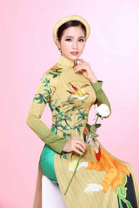 Hoa hậu Dương Kim Ánh lần đầu hát mở màn chương trình phát sóng trực tiếp - Ảnh 3 Hoa hau Duong Kim Anh lan dau hat mo man chuong trinh phat song truc tiep - Anh 3