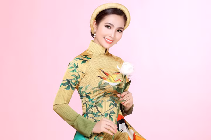 Hoa hậu Dương Kim Ánh lần đầu hát mở màn chương trình phát sóng trực tiếp