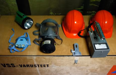 Ben trong ham tranh bom hat nhan o Nhat Ban - Anh 8