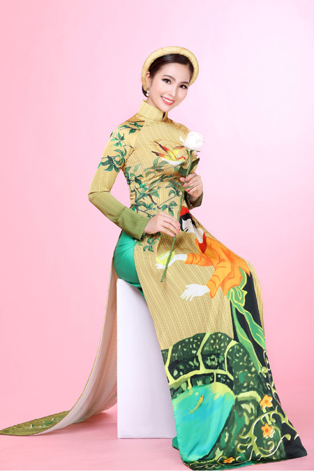 Hoa hậu Dương Kim Ánh lần đầu hát mở màn chương trình phát sóng trực tiếp - Ảnh 4 Hoa hau Duong Kim Anh lan dau hat mo man chuong trinh phat song truc tiep - Anh 4
