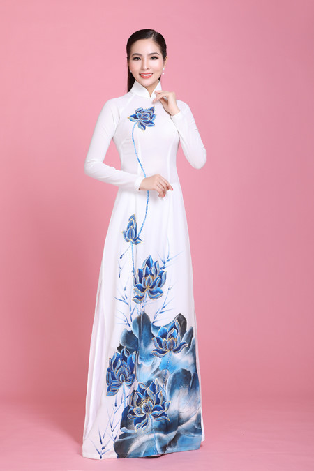 Hoa hậu Dương Kim Ánh lần đầu hát mở màn chương trình phát sóng trực tiếp - Ảnh 1 Hoa hau Duong Kim Anh lan dau hat mo man chuong trinh phat song truc tiep - Anh 1