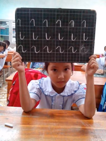 Tam long nhan ai cua su co nuoi 6 tre mo coi trong ngoi chua sap sap - Anh 6