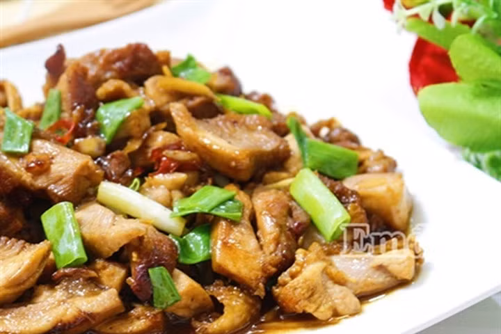 Khỏi vắt óc nghĩ ăn gì hôm nay, gà sốt nước tương ăn lại hay hay!