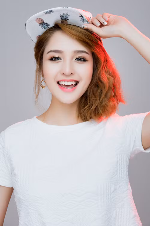 Á hậu Hoàng Anh biến hóa với 3 phong cách makeup ảnh 7