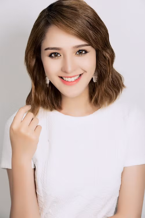 Á hậu Hoàng Anh biến hóa với 3 phong cách makeup ảnh 4