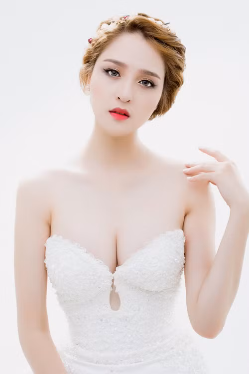 Á hậu Hoàng Anh biến hóa với 3 phong cách makeup ảnh 1