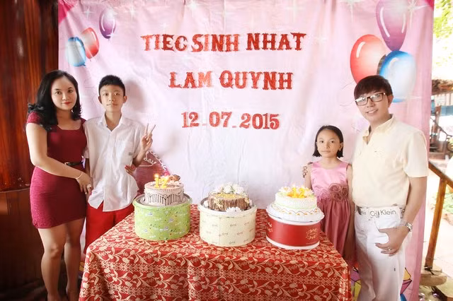 Cuối tuần qua, Long Nhật đón cả gia đình vào Sài Gòn để tổ chức sinh nhật cho cô con gái út - Lâm Quỳnh.
