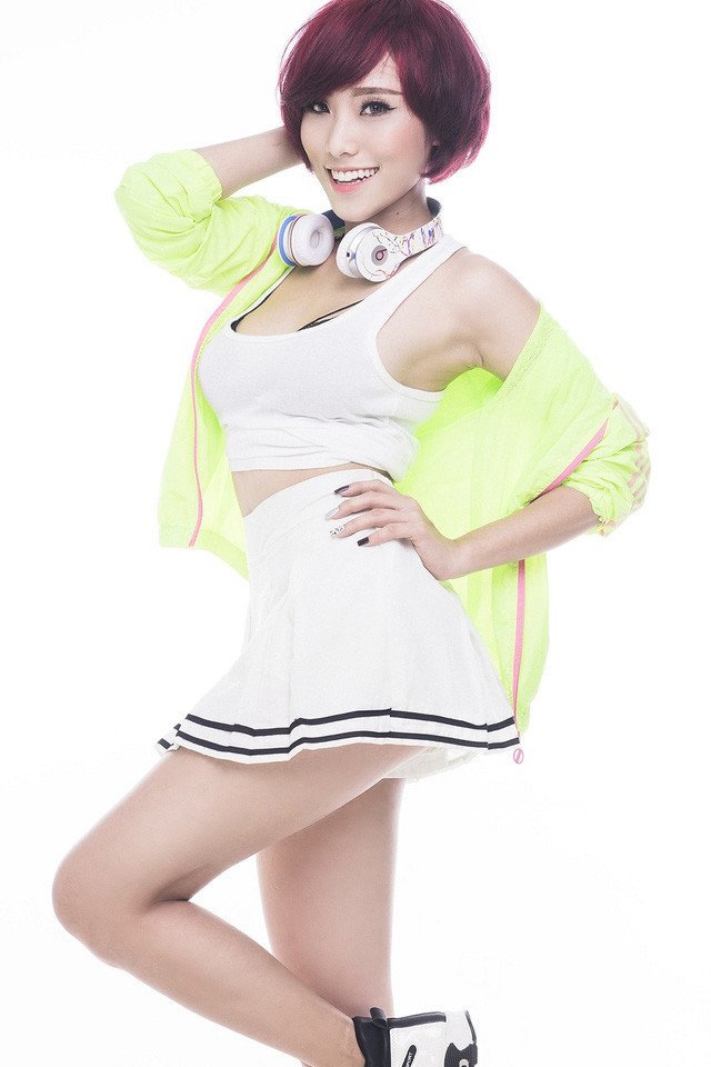 DJ 9X làm đủ nghề để có tiền học ảnh 1 Từng tốt nghiệp chuyên ngành Quản lí nhà hàng - khách sạn. nhưng Diễm Hoàng lại lựa chọn trở thành một nữ DJ.