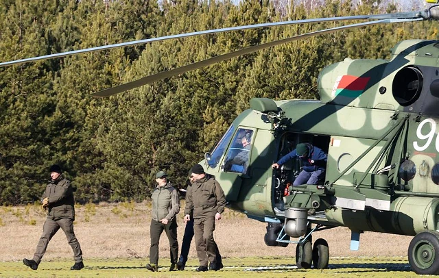 Phái đoàn Kiev đến biên giới Belarus để đàm phán với Nga.