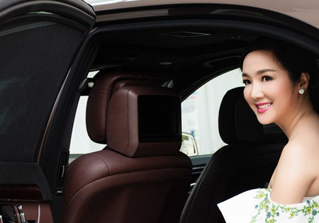 Hoa hậu Đền Hùng Giáng My vai trần ngồi “ghế nóng” Duyên dáng doanh nhân VN