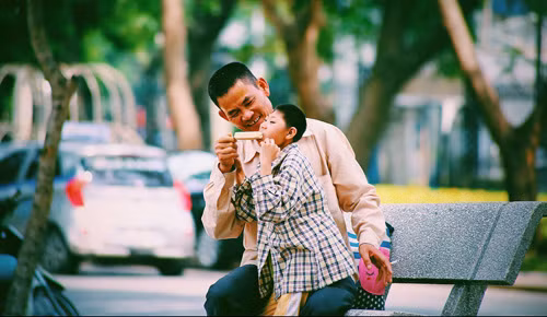 Xúc động với tình yêu của cha dành cho con khuyết tật ảnh 3