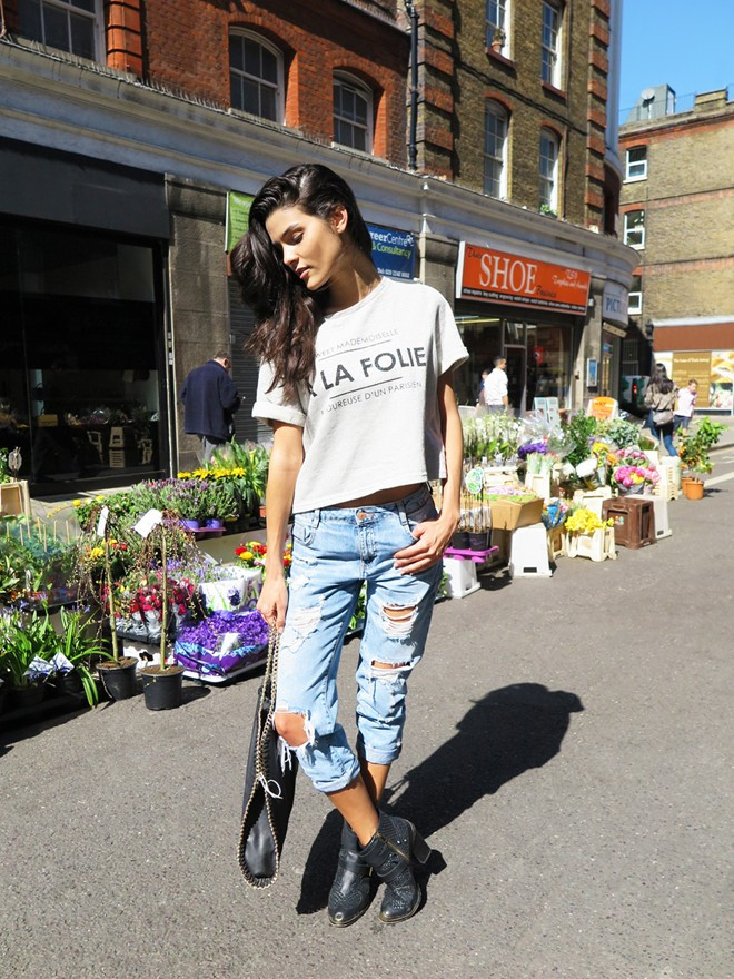 Quần baggy: Mẫu quần rộng này sẽ nuốt mất dáng và khiến bạn lùn hơn. 16 món đồ cô gái chân ngắn cần tránh xa