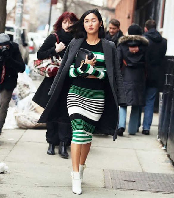 Váy kẻ ngang: Tất nhiên váy kẻ dọc sẽ giúp bạn dài người ra, còn kẻ ngang thì ngược lại. 16 món đồ cô gái chân ngắn cần tránh xa