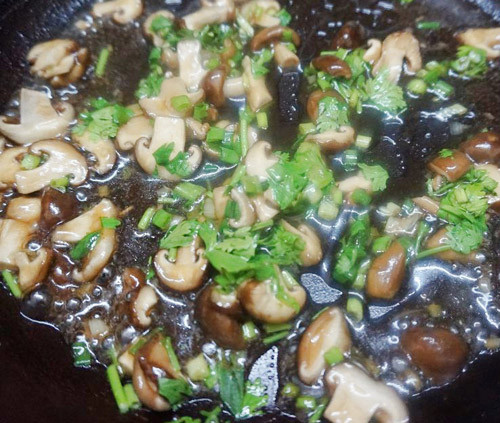 Đậu hũ non sốt nấm đông cô chay chuẩn bị đón Rằm ảnh 6 Đậu hũ non sốt nấm đông cô chay chuẩn bị đón Rằm - 7