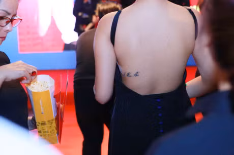 Miu Le dep mong manh, khac han voi hinh anh 