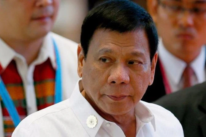 Tổng thống Duterte muốn uống cà phê với cảnh sát cán người biểu tình