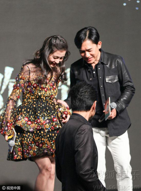 Bà bầu Angelababy được Lương Triều Vỹ, Kim Thành Vũ nâng niu - Ảnh 4 Ba bau Angelababy duoc Luong Trieu Vy, Kim Thanh Vu nang niu - Anh 4