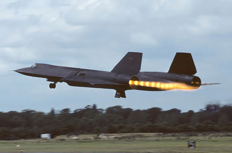 Máy bay SR-71 Blackbird siêu nhanh khiến mọi đối phương bất lực - Ảnh 2 May bay SR-71 Blackbird sieu nhanh khien moi doi phuong bat luc - Anh 2
