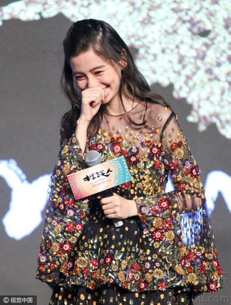 Bà bầu Angelababy được Lương Triều Vỹ, Kim Thành Vũ nâng niu - Ảnh 2 Ba bau Angelababy duoc Luong Trieu Vy, Kim Thanh Vu nang niu - Anh 2