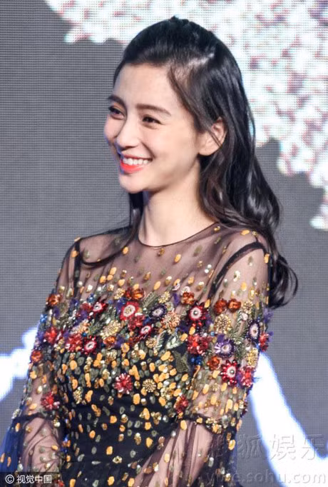 Ba bau Angelababy duoc Luong Trieu Vy, Kim Thanh Vu nang niu - Anh 1