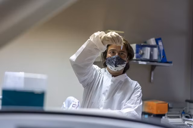 Tulio de Oliveira, Giám đốc Nền tảng giải trình tự đổi mới và nghiên cứu KwaZulu-Natal ở Nam Phi.