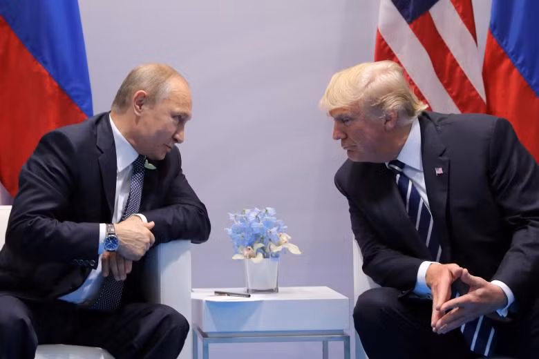 Tổng thống Nga Putin nói chuyện với Tổng thống Mỹ Trump tại hội nghị thượng đỉnh G20 ở Hamburg, Đức