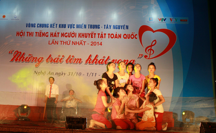 Tiết mục dự thi của đoàn Hà Tĩnh Tiết mục dự thi của đoàn Hà Tĩnh