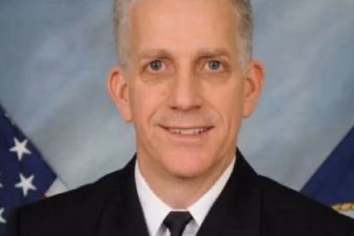 Bắt hàng loạt sỹ quan hải quân Mỹ vì nhận hối lộ tình dục