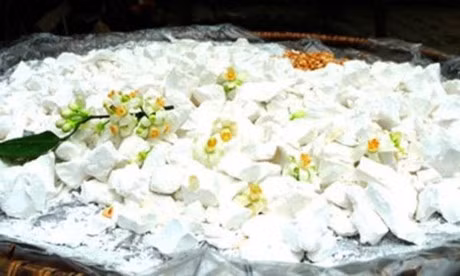 Chi can 1 qua trung ga va mot chen bot san day, da trang bat tong ngay - Anh 1