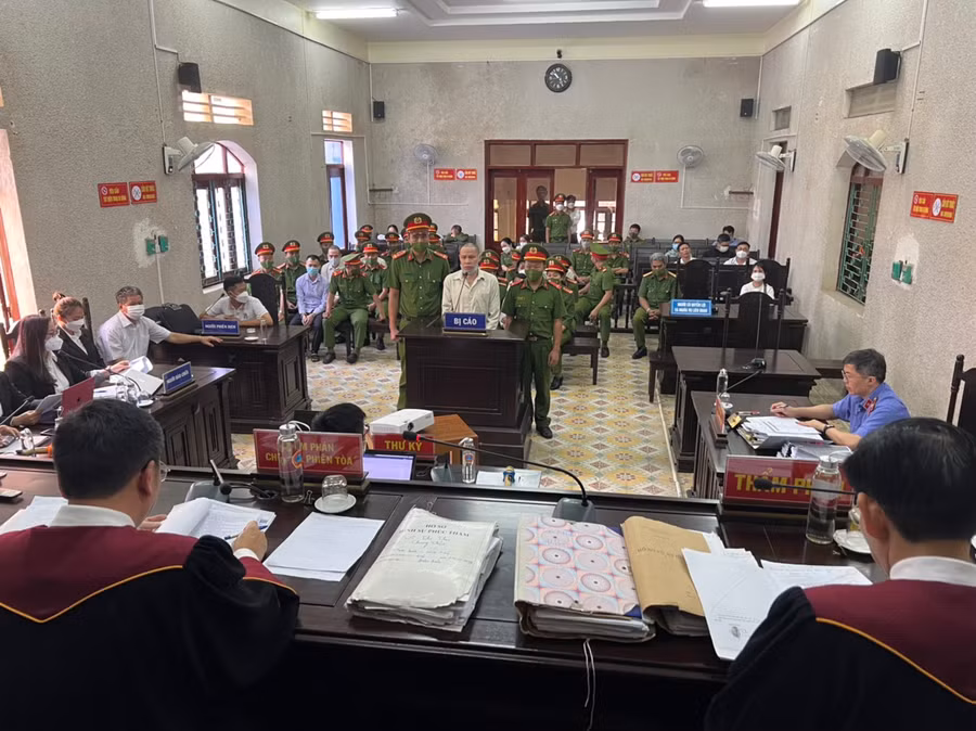 Bị cáo Vì Văn Toán được triệu tập để tham gia tố tụng.